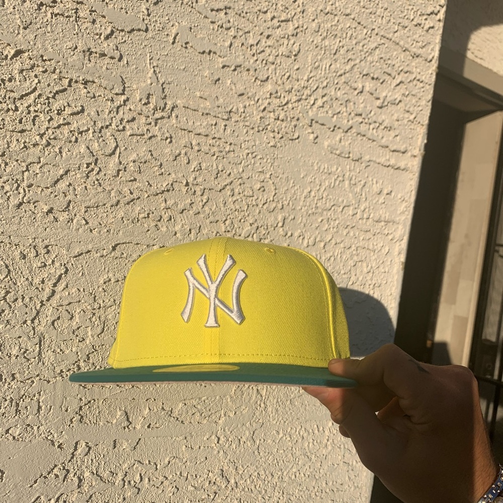 Exclusive fitted Yankee hat yellow and blue